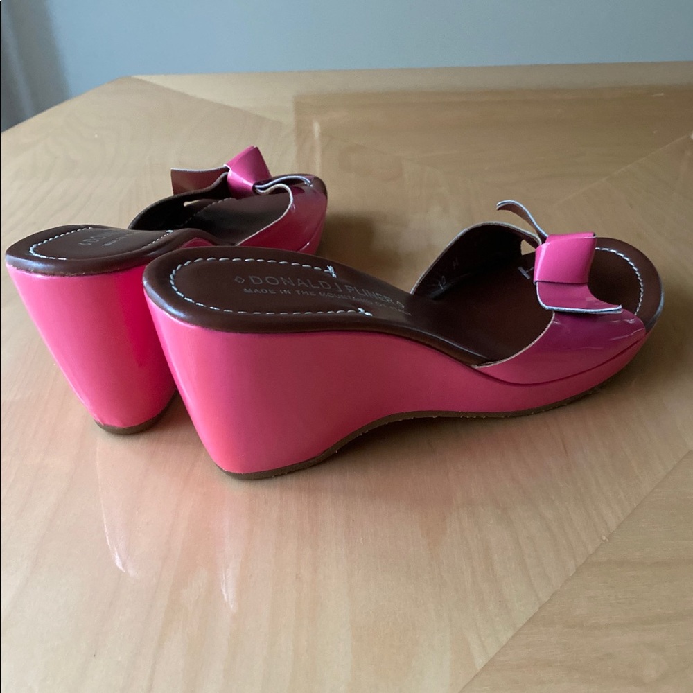 donald  j planet pink platform